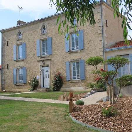 Chambres D'Hotes Le Tilleul Saint-Hilaire-des-Loges Exteriér fotografie